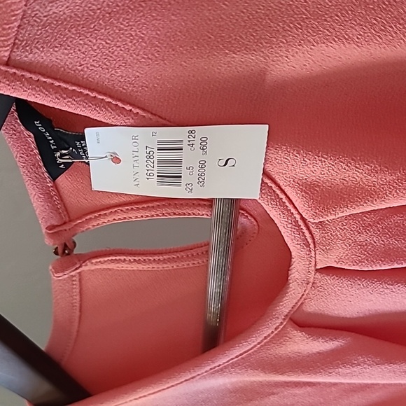 Ann Taylor coral and salmon sleeveless keyhole blouses - Picture 3 of 7